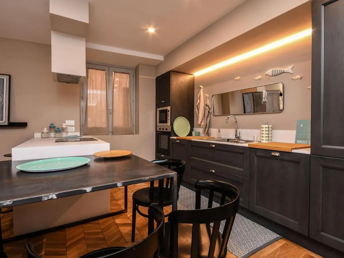 סאלו Luxury Modern Apartment By The Lake איטליה