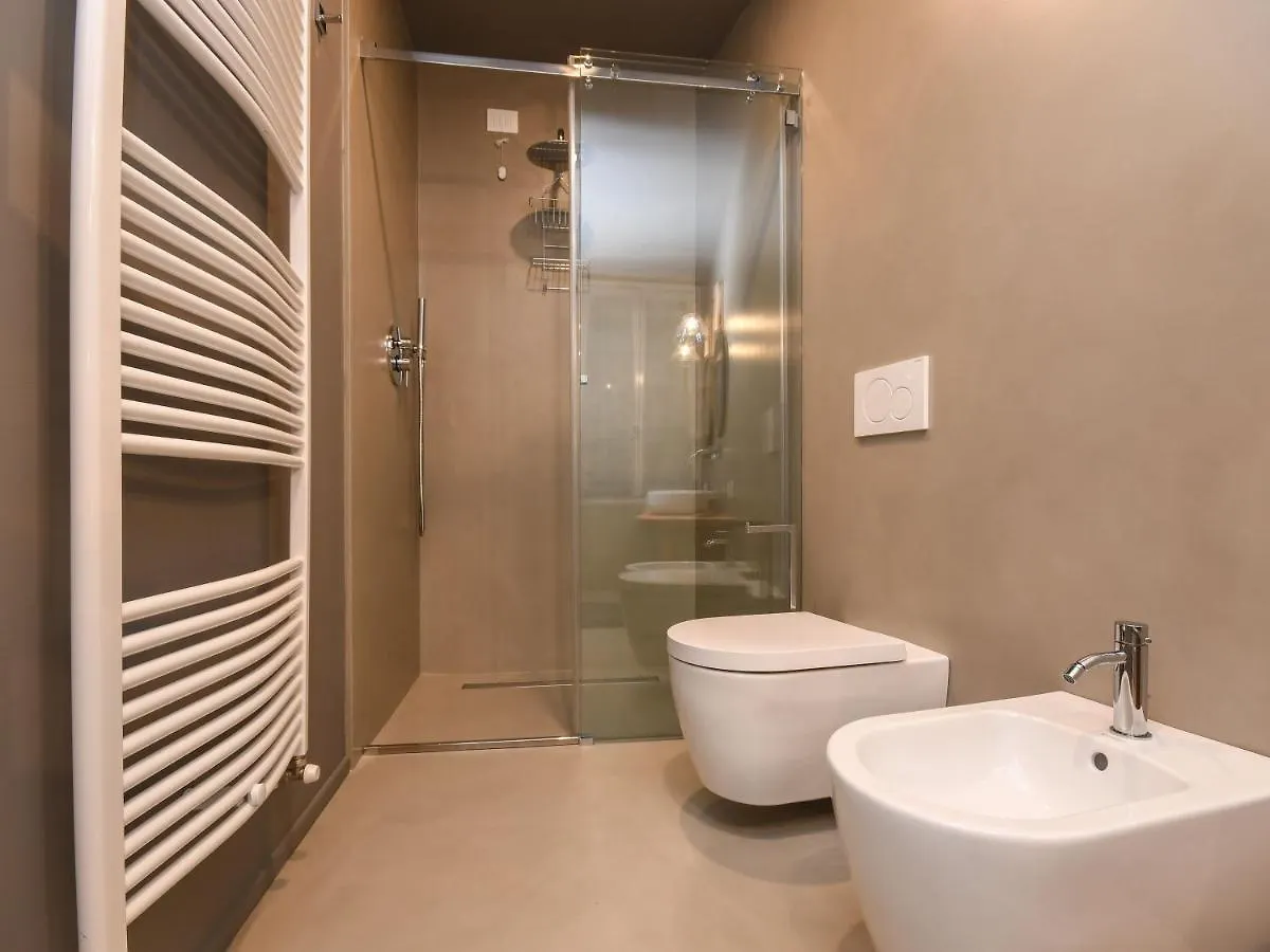 Luxury Modern Apartment By The Lake سالو إيطاليا