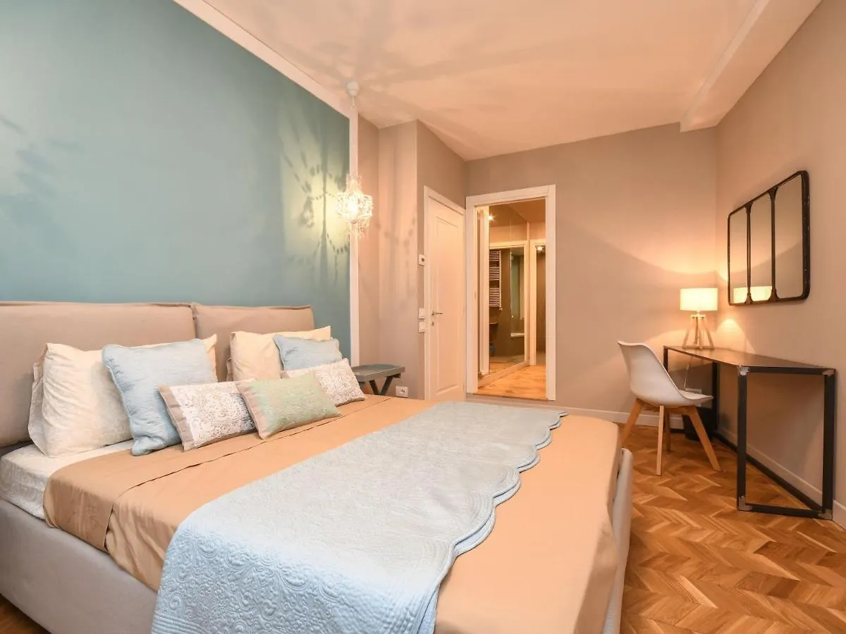 Luxury Modern Apartment By The Lake Saló