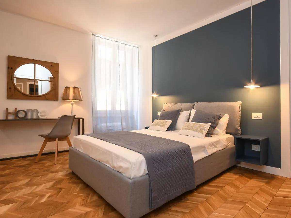 Luxury Modern Apartment By The Lake Salò Itálie