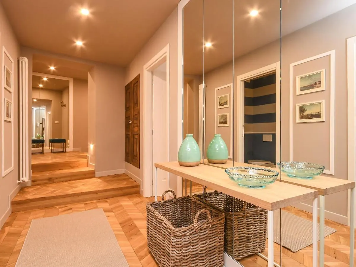 Luxury Modern Apartment By The Lake Salò